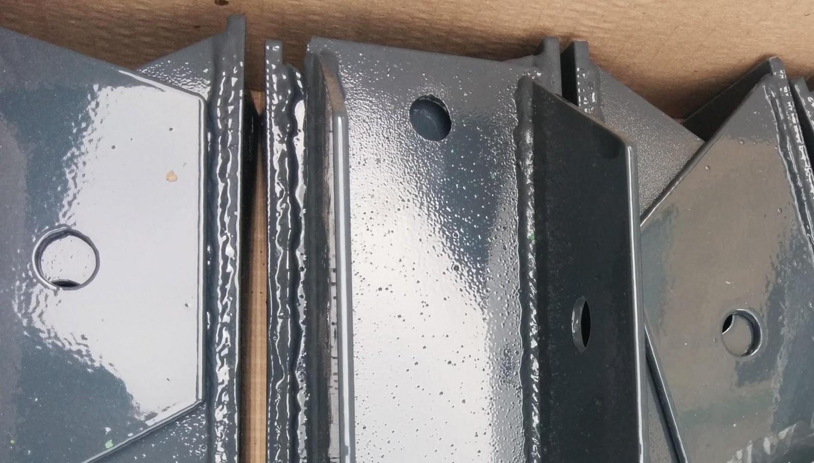 Покрашенный порошком кронштейны